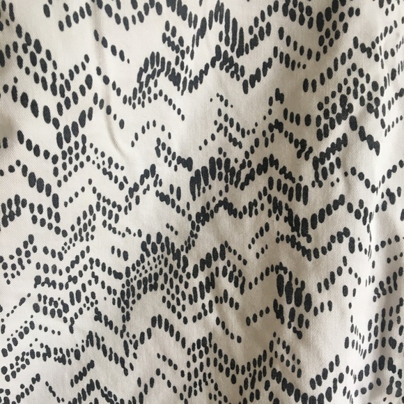 GAP KHAKIS CHINO GRAPIC PRINT LADIES PANT SIZE 10 - Picture 2 of 4